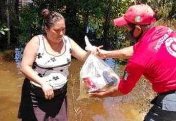 Entregan despensas a afectados por tormenta tropical