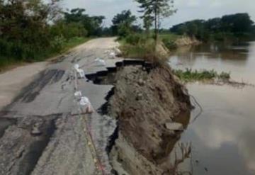 Carretera Jonuta-Frontera a punto de colapsar