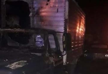 Incendian camioneta a vendedor de verduras por ser positivo a Covid-19