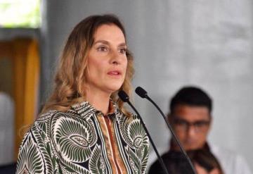 Reprocha Beatriz Gutiérrez que Chumel Torres estuviera en foro sobre racismo tras burlas a su hijo