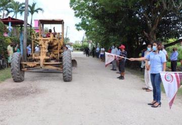 Dan banderazo a pavimentación de concreto en Carlos Greene Comalcalco