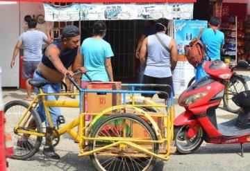 Tabasqueños abarrotan depósitos y supermercados para comprar bebidas alcohólicas