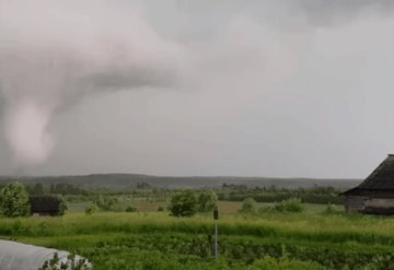 Vídeo: Captan potente tornado en zona rural de Rusia