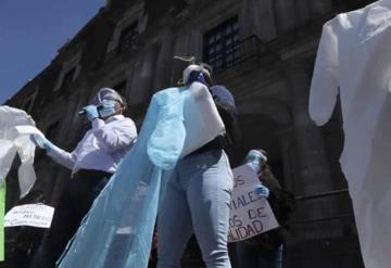 Médicos protestan en Paseo de la Reforma