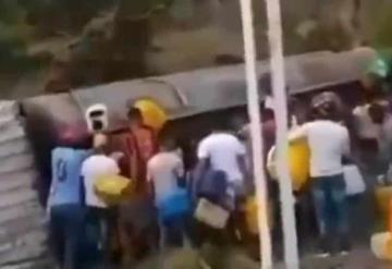 VIDEO: Terrible explosión se produjo mientras decenas de personas saqueaban el camión