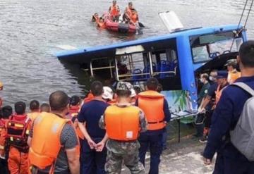 Conductor de autobús provoca accidente en donde mueren 21 personas