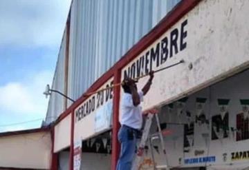 Locatarios pintan fachada de mercado de Jalapa