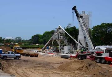 Redoblan labor en zona de la refinería en Dos Bocas