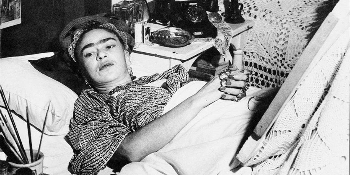 Subastarán fotografías de las honras fúnebres de Frida Kahlo