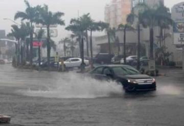 Intensas lluvias golpean una Florida fuertemente atacada por el Covid-19