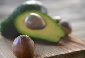 Beneficios de tomar té de hueso de aguacate