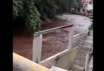 Río arrastra a niña en Coatepec, Veracruz