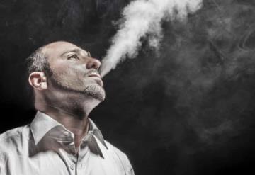 ¿Covid-19 puede transmitirse por el humo del cigarro?