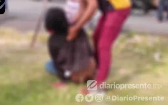 VIDEO Roba motos es fuertemente golpeado por habitantes en Tabasco