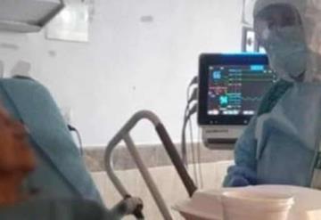 Sacerdote acude a hospitales a brindar la Unción de Enfermos