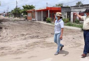 Lorena Méndez Denis supervisa pavimentación de concreto en 9 calles de ciudad Tecolutilla Comalcalco