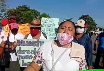 Grupo chiapaneco bloquea carretera Zapata-Tenosique y paraliza los municipios