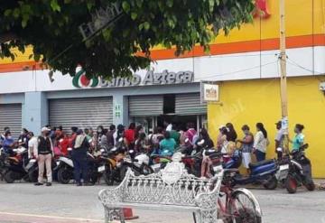 Sin medidas de prevención, habitantes de Cunduacán se aglomeran en establecimientos públicos