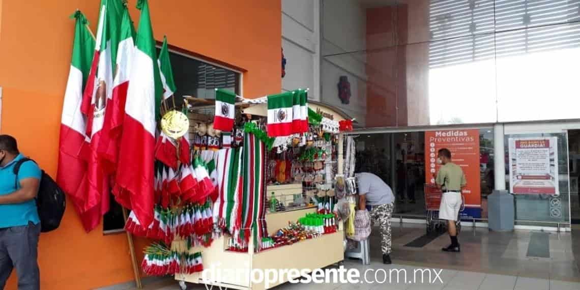 Tabasco se pinta tricolor; ambulantes inician comercialización de productos patrios
