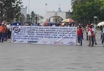 Transportistas se manifiestan en la explanada de Plaza de Armas