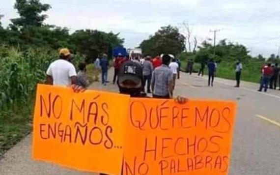 Cansados de mentiras, campesinos bloquean Vía Federal Villahermosa-Escarcega