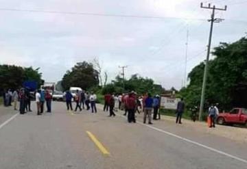 Campesinos liberan vía federal Villahermosa-Escarcega