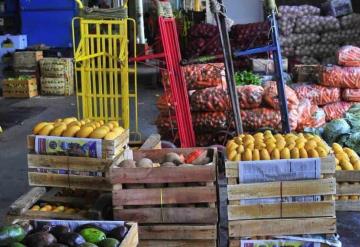 Suben ventas de frutas y verduras en la Central de Abastos