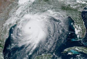 Huracán Laura se debilita; pasa a categoría 2 después de tocar tierra