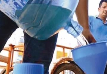 Empresas de agua purificadas sufren por desabasto; contratan pipas a diario para continuar laborando