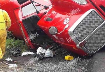 Máxima precaución, accidente en carretera Villahermosa-Chetumal justo por el kilómetro 40 + 200