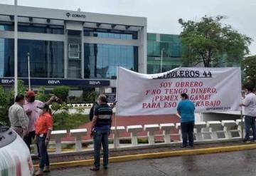 Se manifiestan trabajadores de Pemex en Tabasco 2000