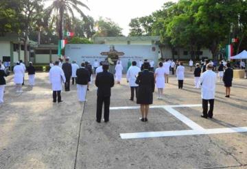 Autoridades civiles y militares reconocieron la labor que el personal médico ha estado realizando