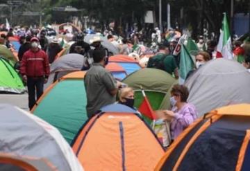 No se vayan a ir a dormir a los hoteles acampen con su gente: AMLO ha dirigentes de FRENAAA