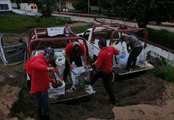 Colocan costalería en dos localidades de Jalapa