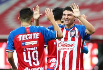 Sebastián “Chevy” continúa alzando la mano para tener más minutos con Chivas