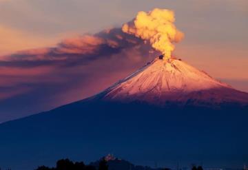 VIDEO: Volcán Popocatépetl registra intensa fumarola