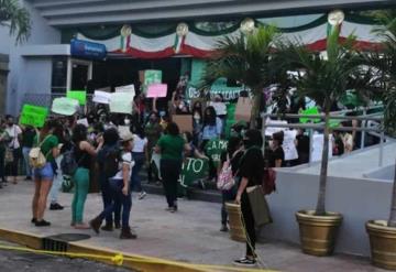 Frente feminista, marcharon esta tarde del parque Juárez a Plaza de Armas