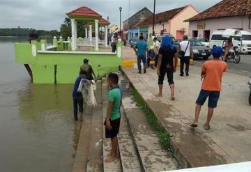 Con la creciente se desata la pesca de topen