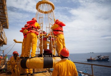 Cuatro petroleros caen de la Viuda en plataforma de Campeche