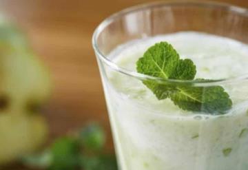 Desintoxica tu cuerpo con esta bebida de coco y menta