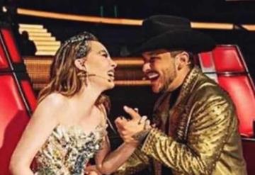 Novio y asistente, Christian Nodal no quiere que nadie se le acerque a Belinda