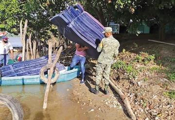 Entrega la Sedena ayuda humanitaria para damnificados