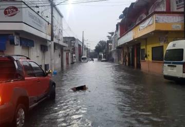 Calle Eusebio Castillo completamente anegada