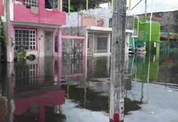 Habitantes de Casa Blanca mantienen cerrada la avenida Adolfo Ruiz Cortinez por más de 12 horas