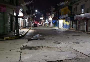 FALSO: Esta saliendo el agua por el drenaje, se esta llenando de agua por la calle Bastar Zozaya