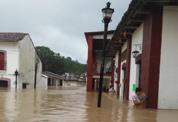 Presentan fuertes anegaciones en Tapijulapa