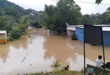 Tacotalpa severamente afectado por desbordamiento del Río de la Sierra