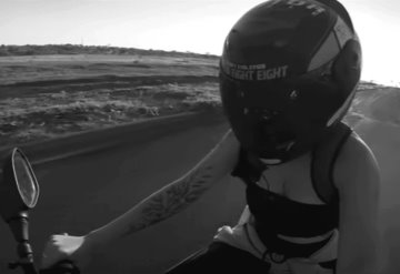 Mientras escapaba de la policía youtuber muere en accidente de motocicleta