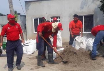 Evacuan a familias y forman borde con costales para evitar más daños por el Río Usumacinta