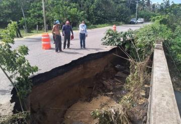 Carretera de Aquiles Serdán en Paraíso casi desaparece